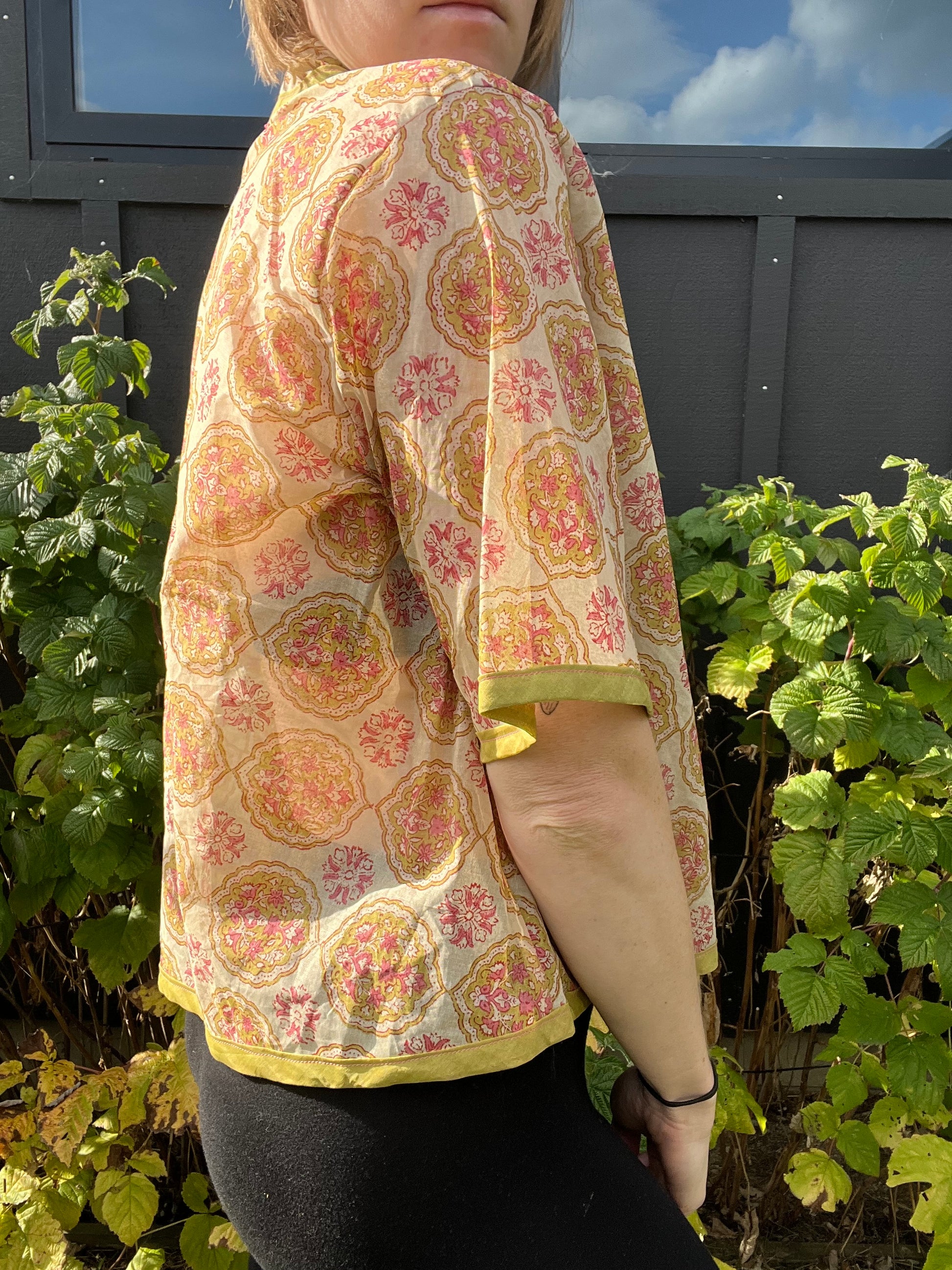 Aloha Friday - L - Pink Paisley
