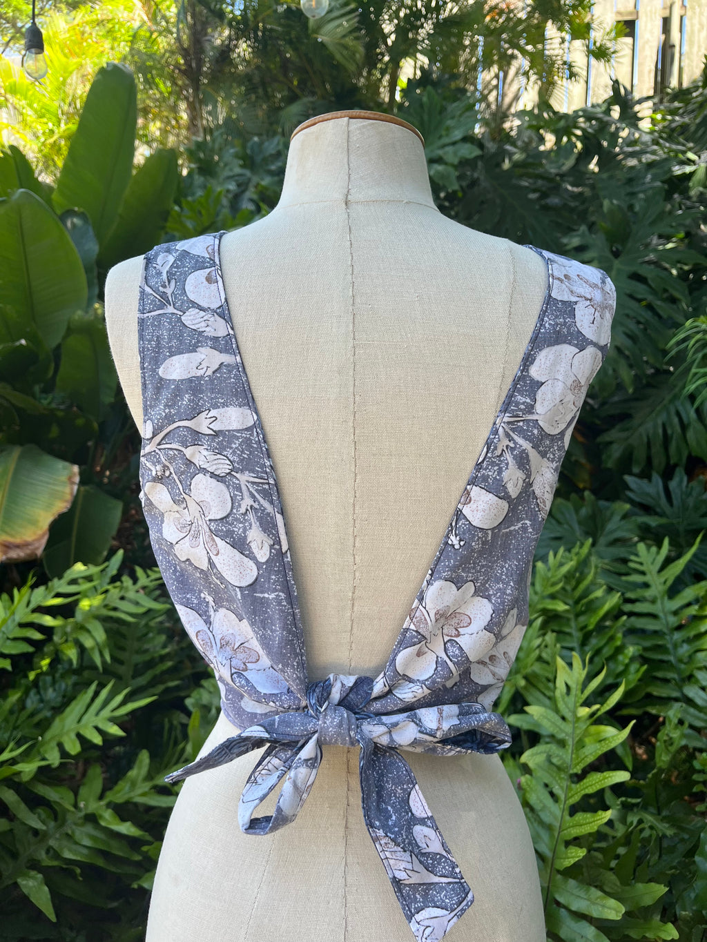 Reversible V Back Top - Small - Plumeria and Palms