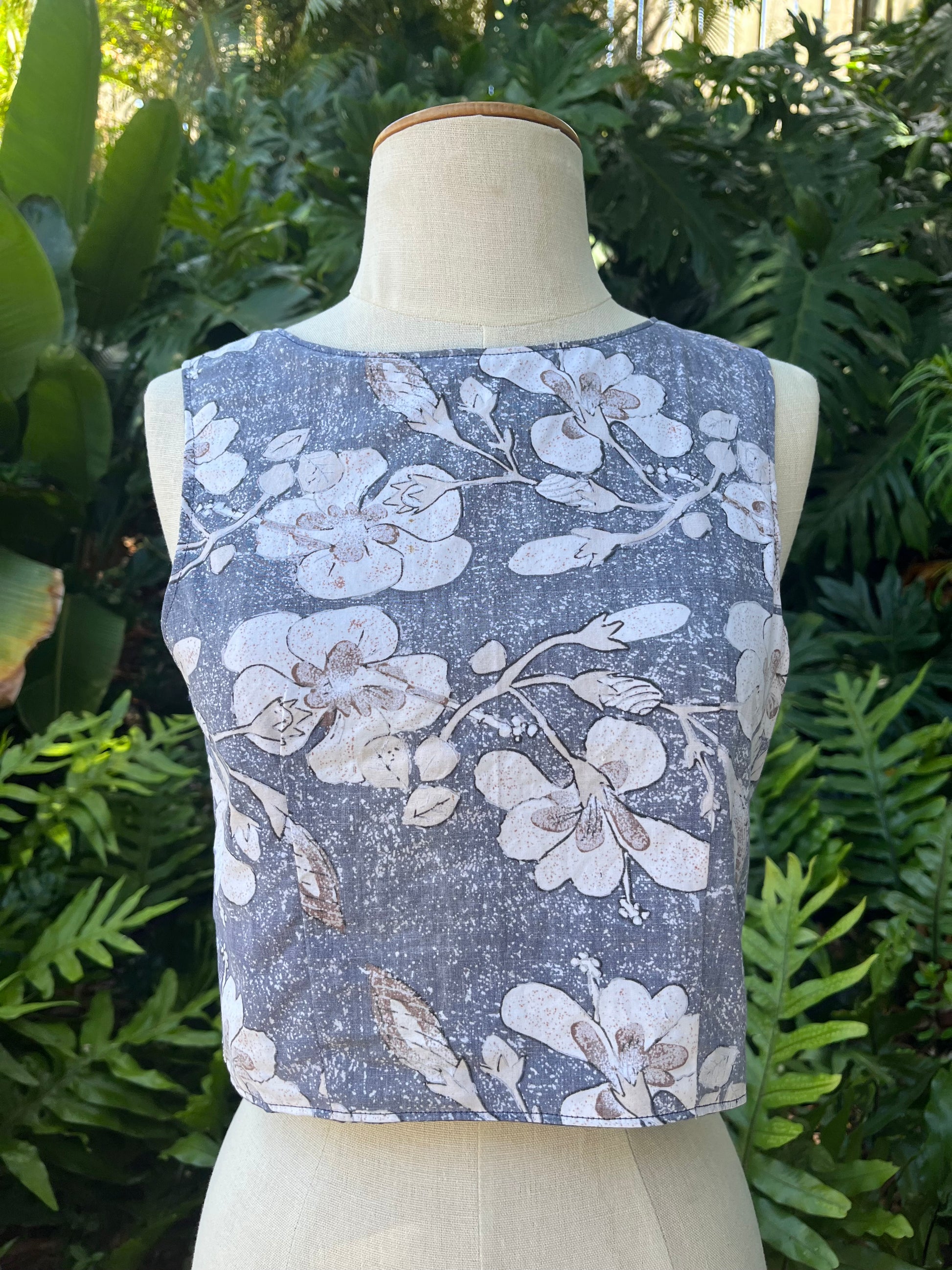 Reversible V Back Top - Small - Plumeria and Palms