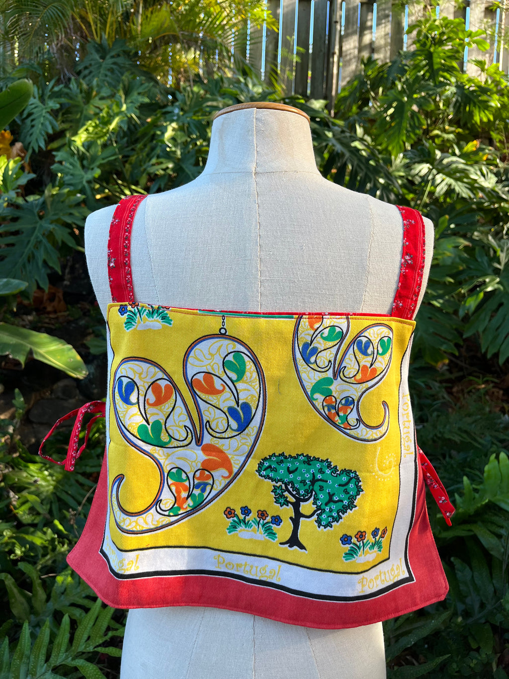 Throw on the Towel Top - Size 10 - Portugal. The Hen Tea Towel Top
