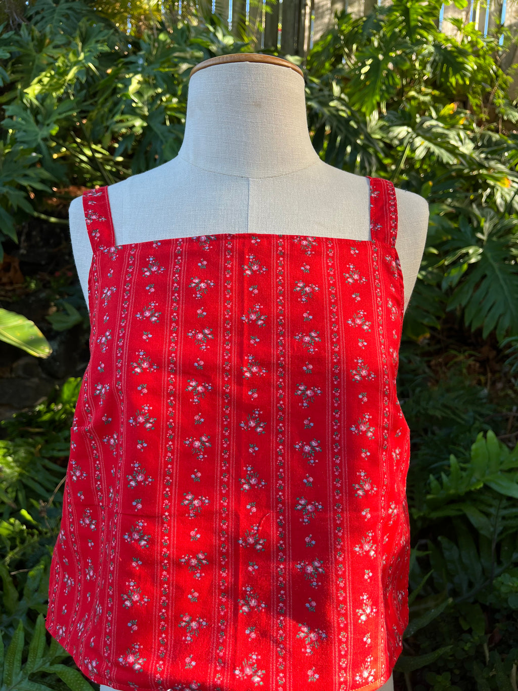 Throw on the Towel Top - Size 10 - Portugal. The Hen Tea Towel Top