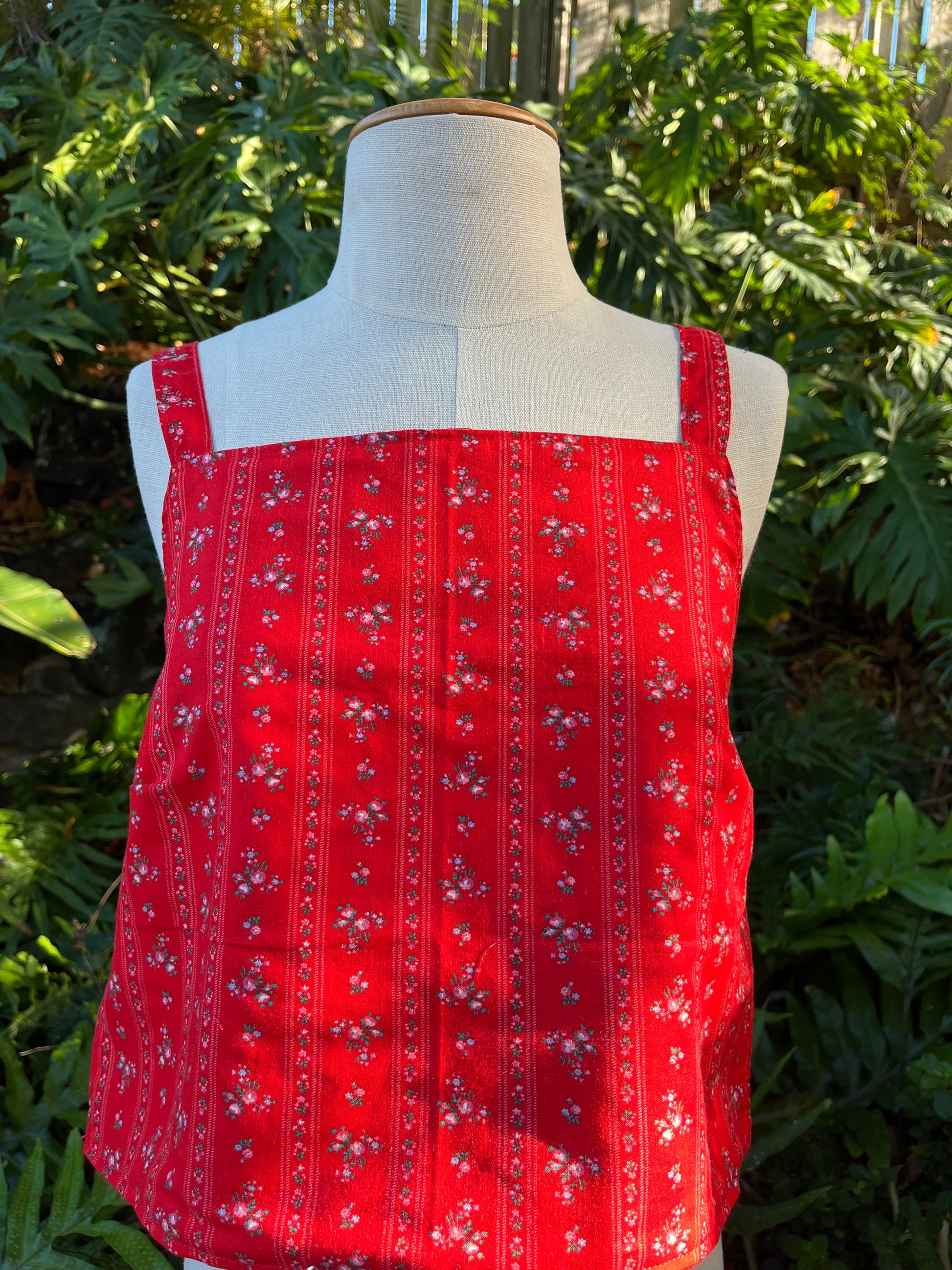 Throw on the Towel Top - Size 10 - Portugal. The Hen Tea Towel Top
