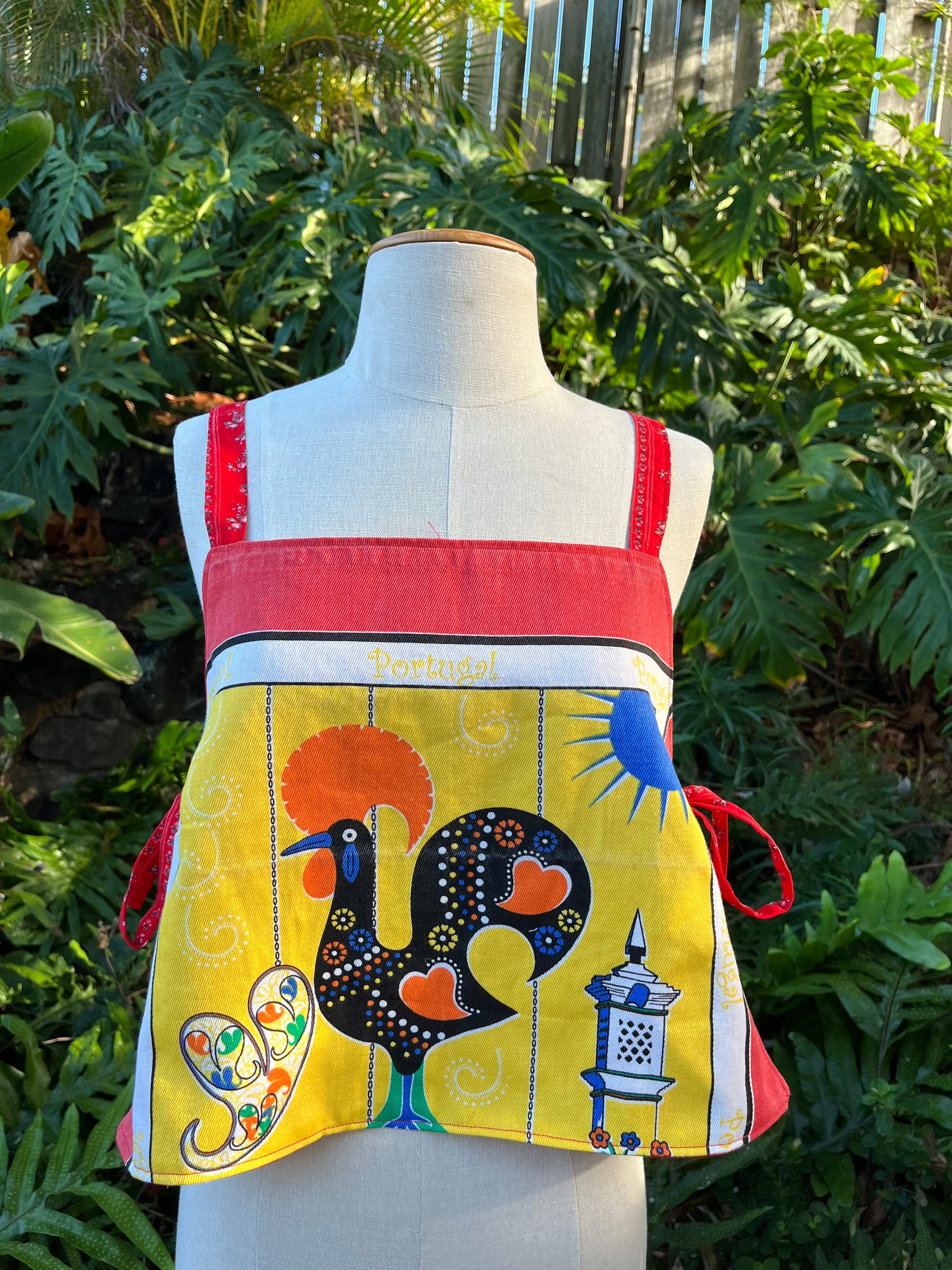 Throw on the Towel Top - Size 10 - Portugal. The Hen Tea Towel Top