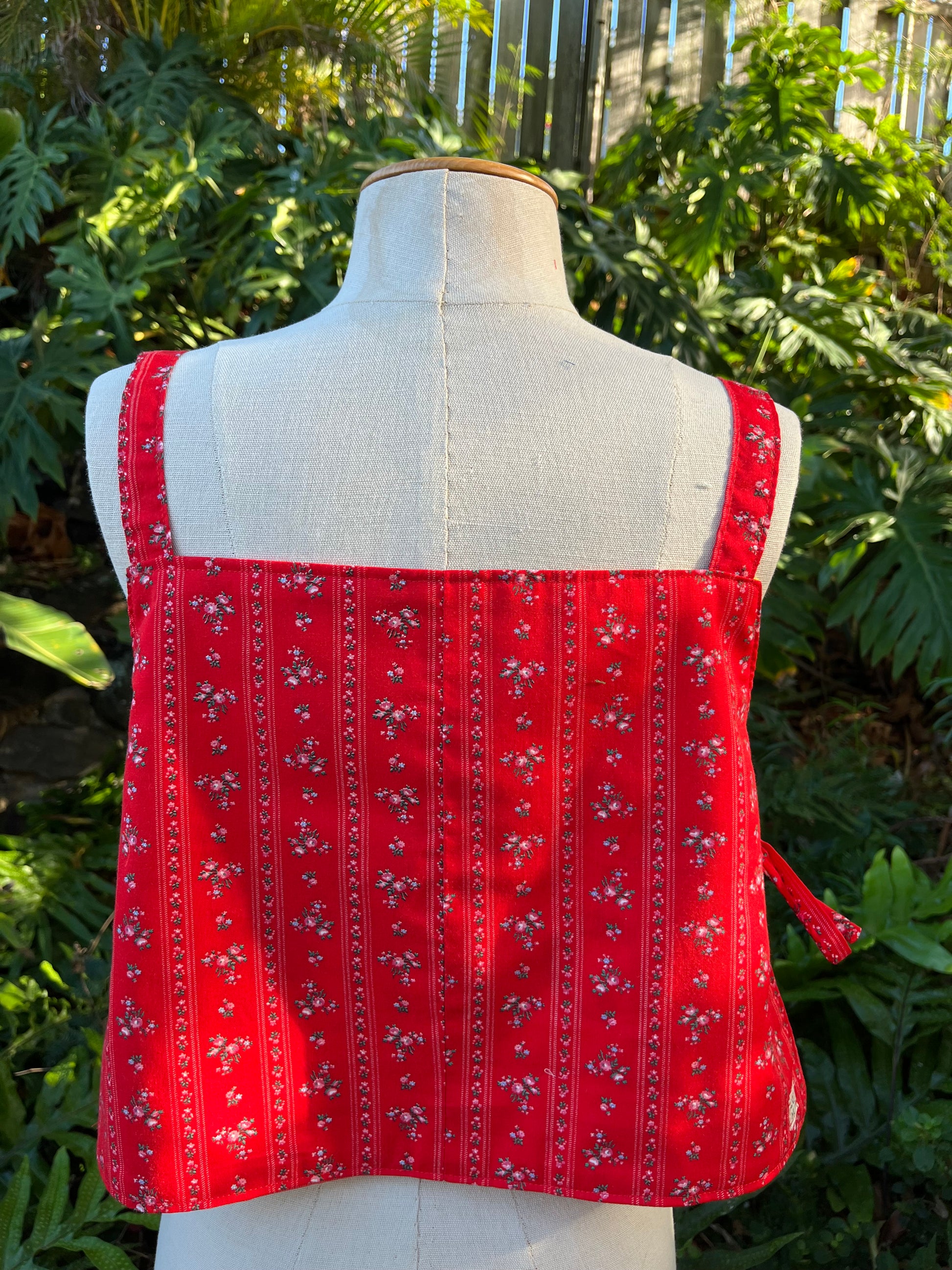 Throw on the Towel Top - Size 10 - Portugal. The Hen Tea Towel Top