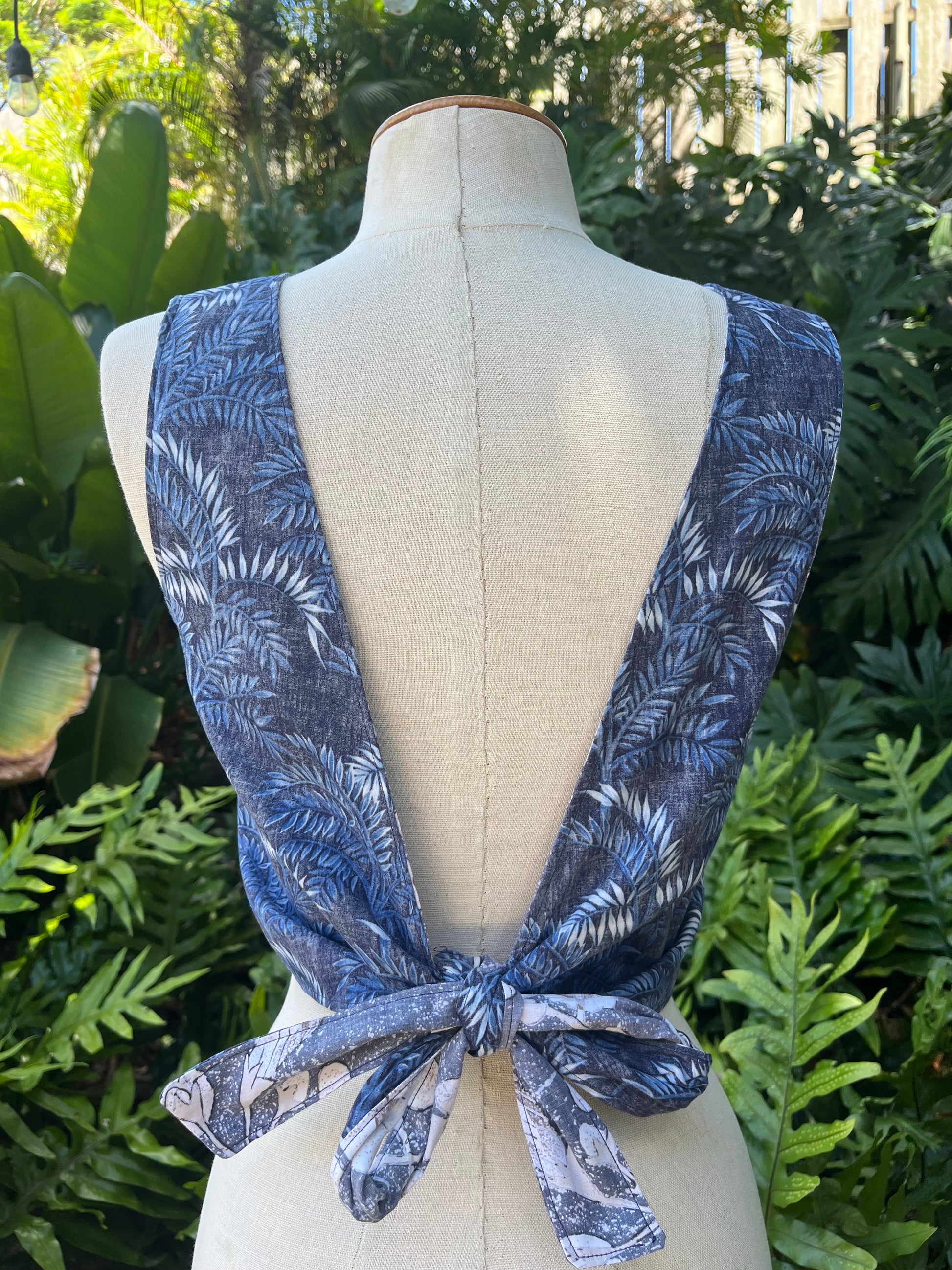 Reversible V Back Top - Small - Plumeria and Palms