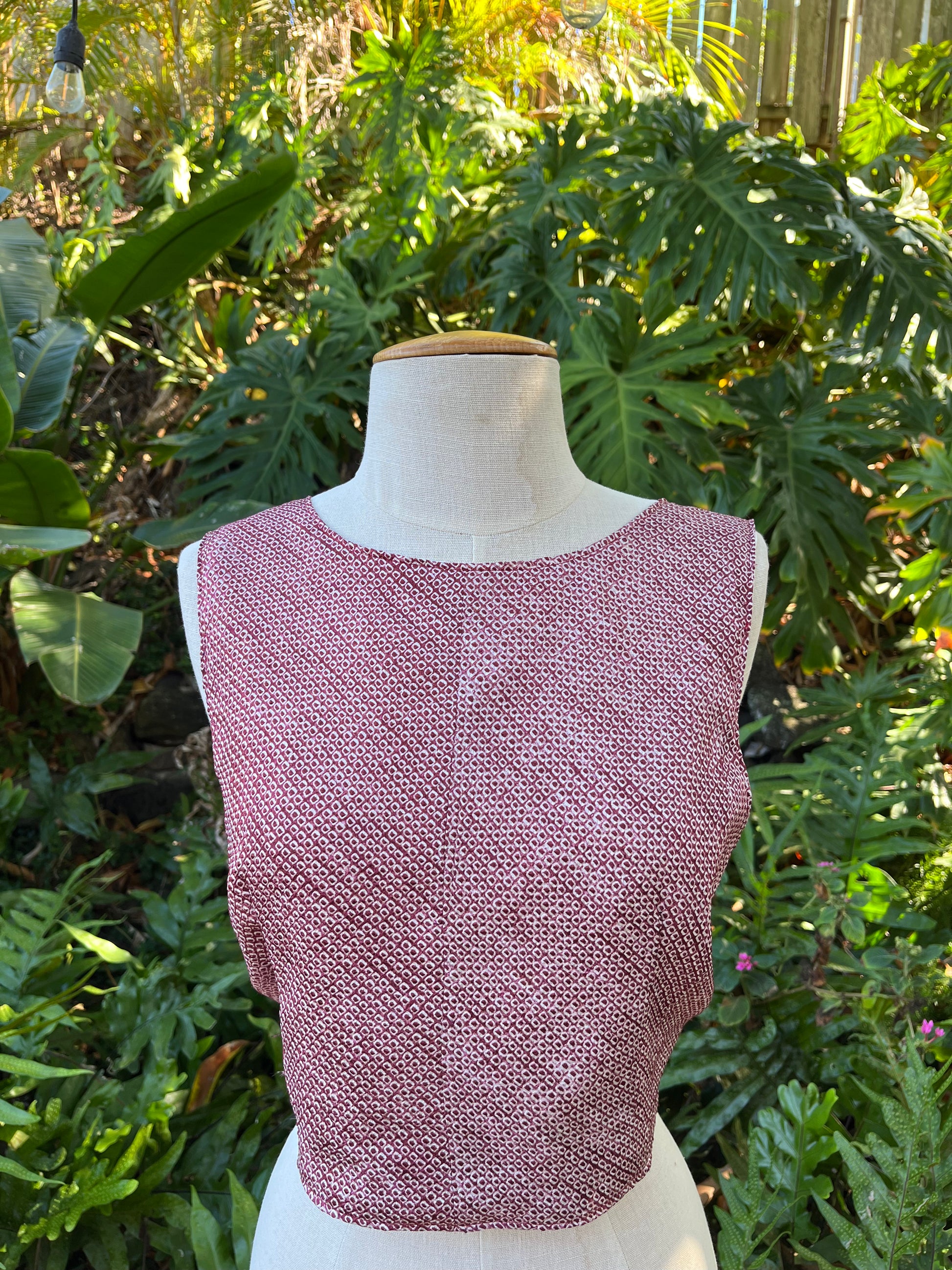 Kimono V Back Top - Medium - Red Spot